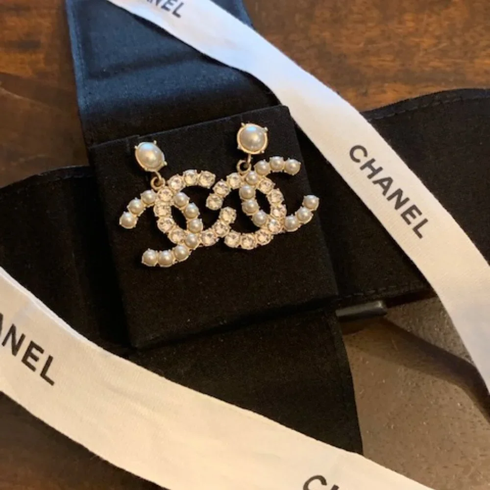 Chanel White Faux Pearls and Crystals - Picture 4 of 10